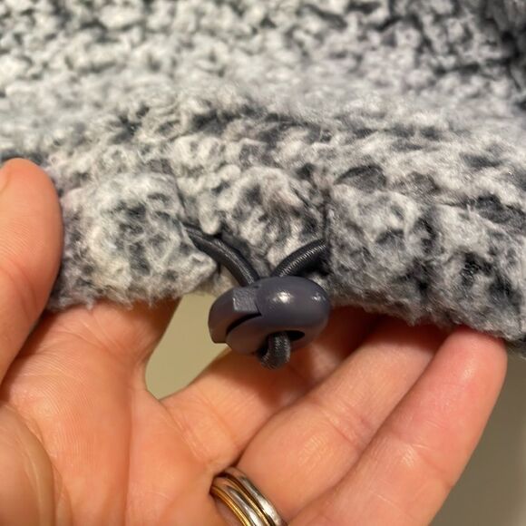 LA Hearts woman’s fuzzy grey/blueish pullover sweatshirt - Picture 11 of 11